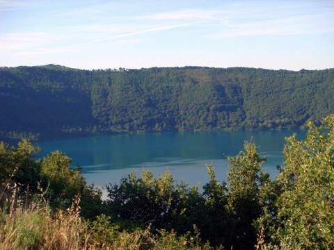 Misterioso fenomeno a Castel Gandolfo. “Avvertivo la presenza di un UFO sopra di me” thumbnail