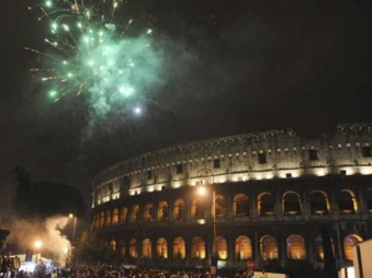 Notte di Capodanno, luci misteriose avvistate nei cieli di Roma e Mestre thumbnail