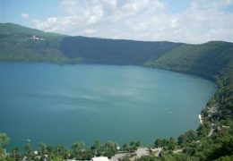 Oggetto non identificato sul Lago di Castel Gandolfo